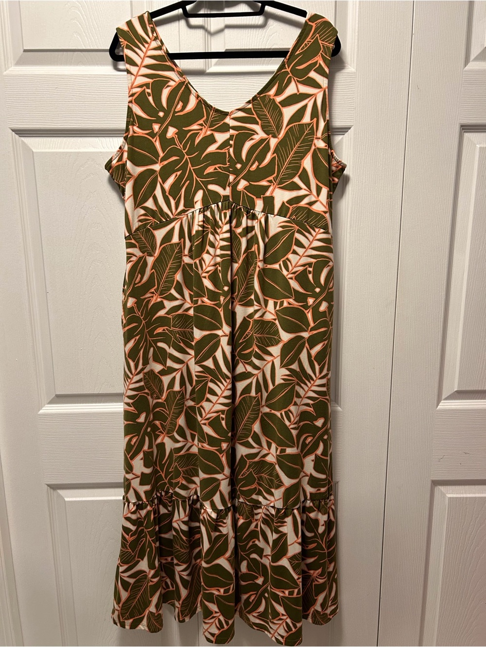 🤎 Cuddl Duds Olive and Blush Leaf-Print Sleeveless Maxi Dress